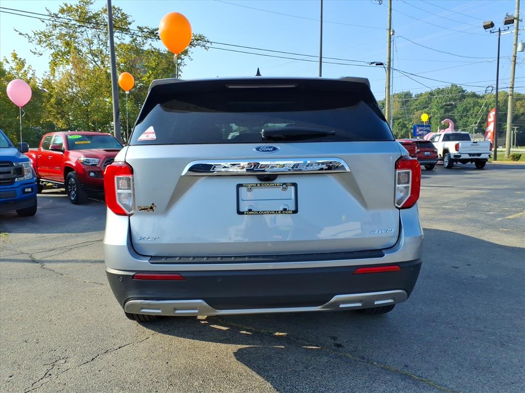 2023 Ford Explorer XLT photo 2