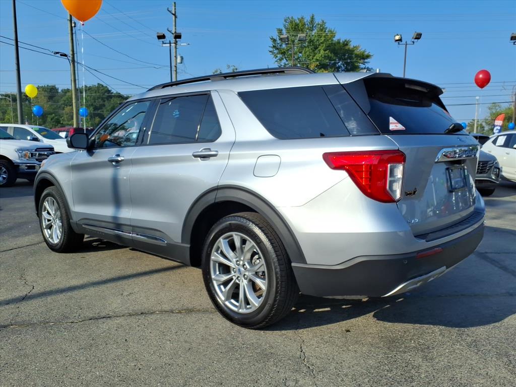 2023 Ford Explorer XLT photo 3