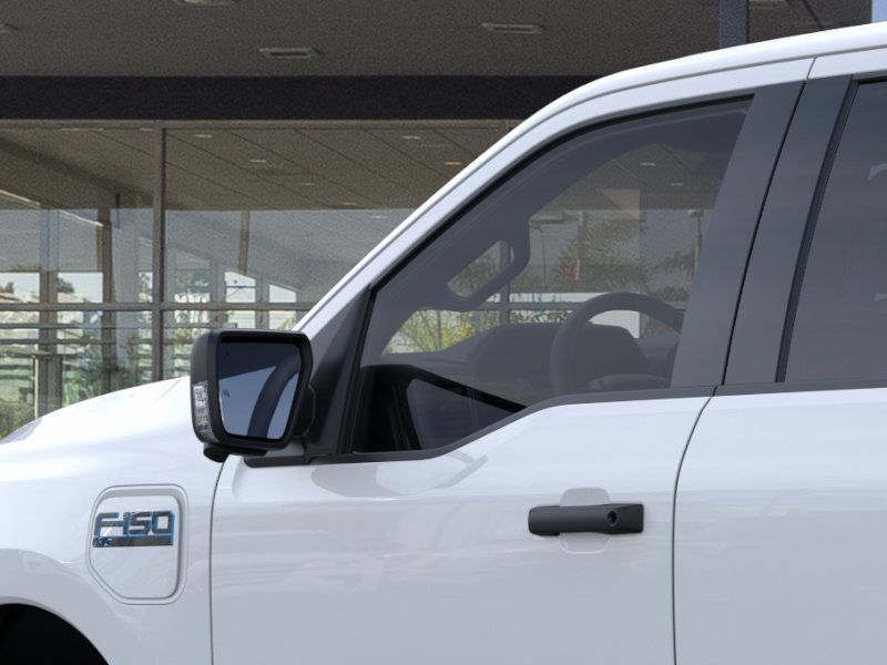2025 Ford F-150 Lightning XLT photo 19