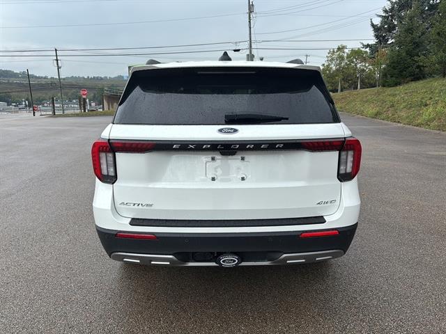2025 Ford Explorer photo 3