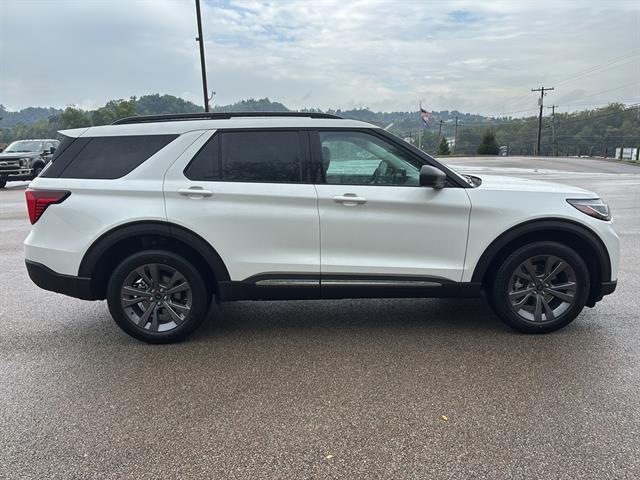 2025 Ford Explorer photo 5