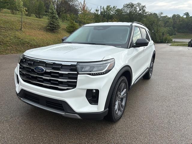 2025 Ford Explorer photo 8