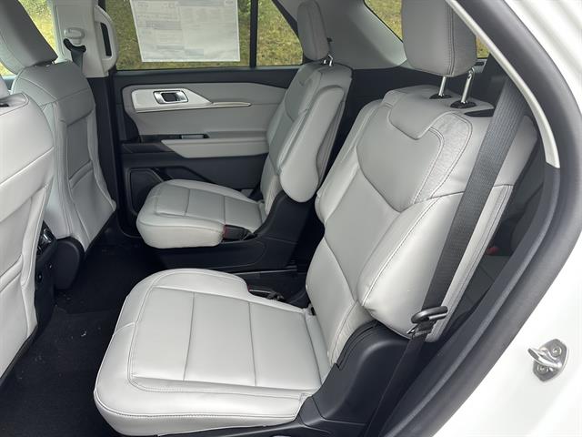 2025 Ford Explorer photo 14