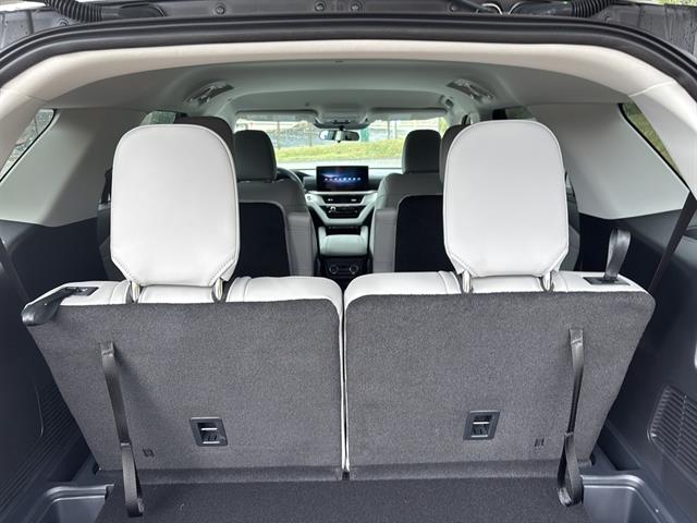 2025 Ford Explorer photo 16