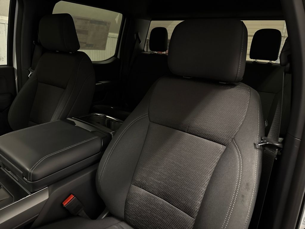 2025 Ford F-150 XLT photo 17