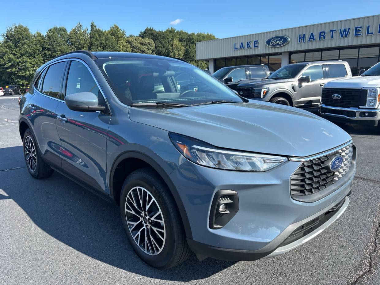 2025 Ford Escape PHEV's photo