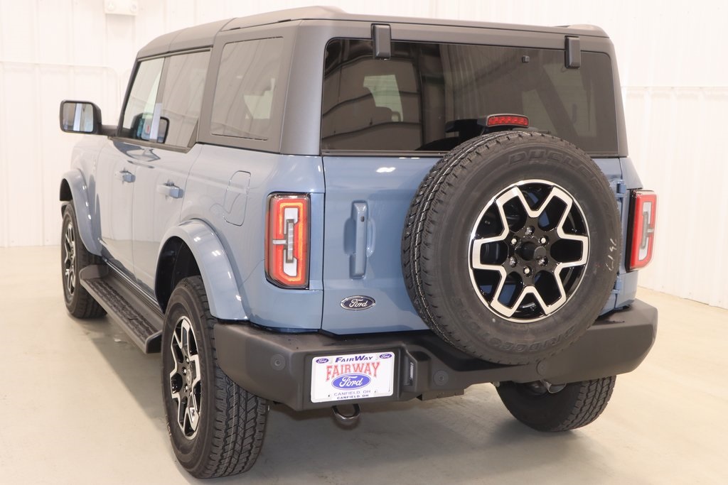 2025 Ford Bronco Outer Banks photo 2