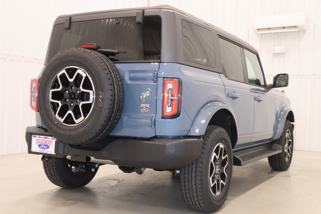 2025 Ford Bronco Outer Banks photo 4