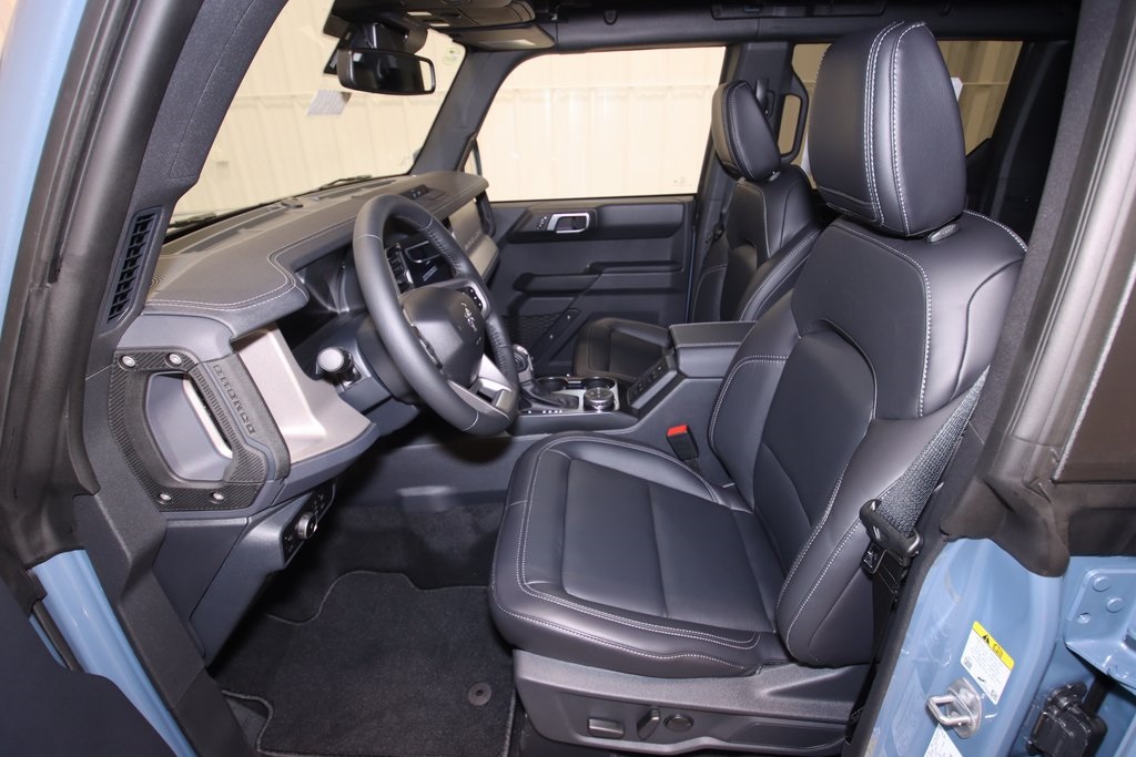 2025 Ford Bronco Outer Banks photo 6