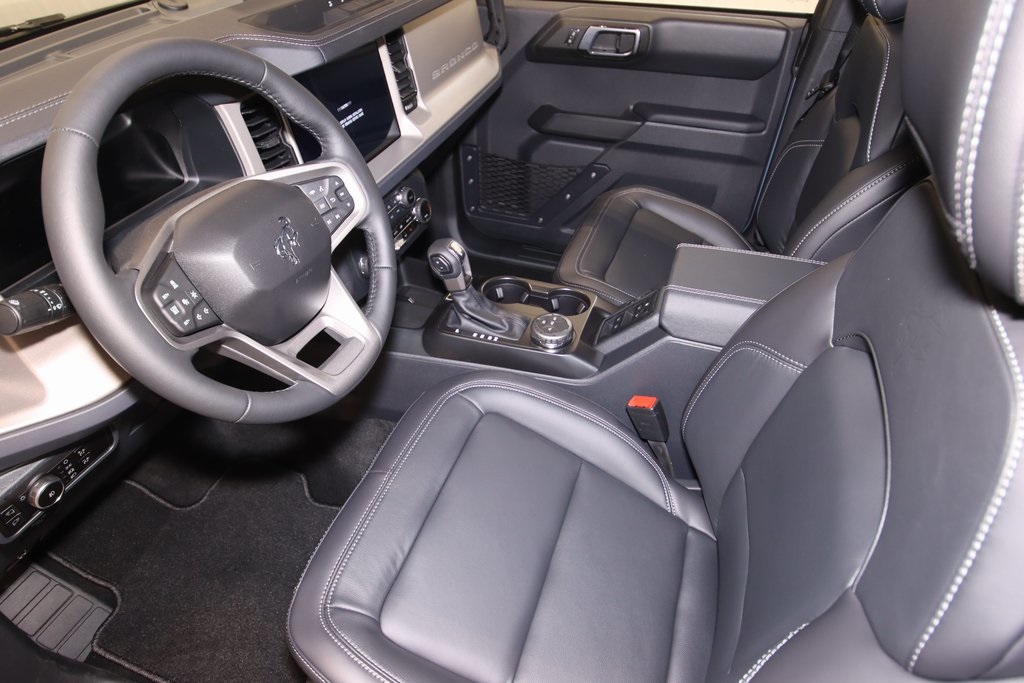 2025 Ford Bronco Outer Banks photo 18