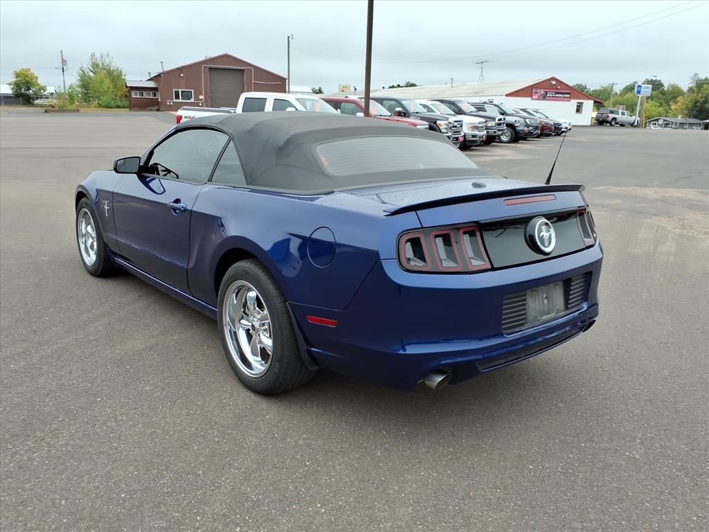 2014 Ford Mustang V6 photo 3