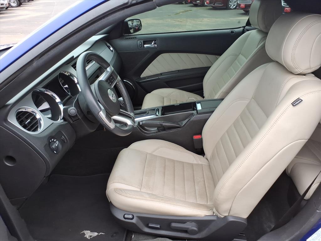 2014 Ford Mustang V6 photo 12