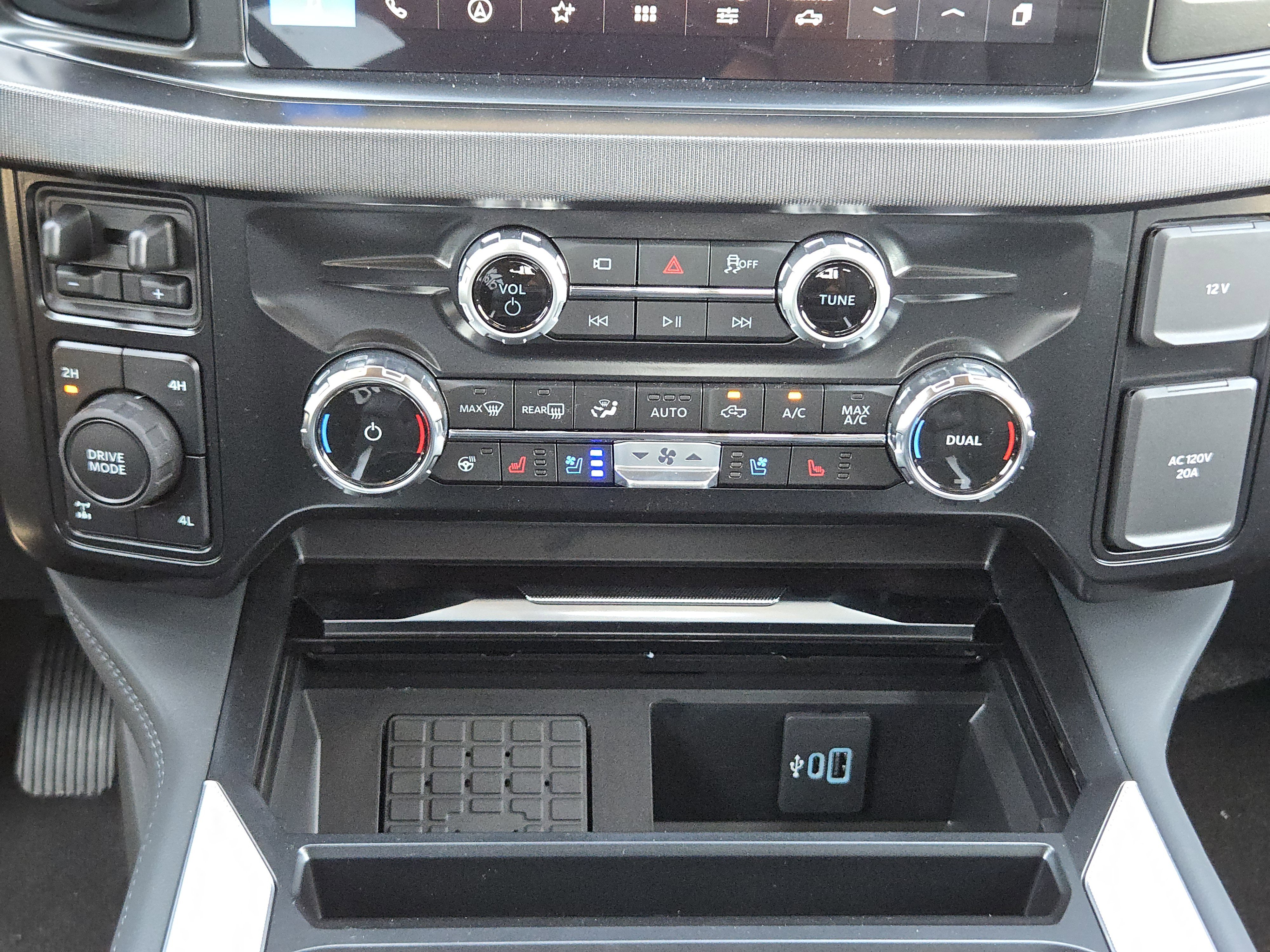 2026 Ford F-250 Platinum photo 13