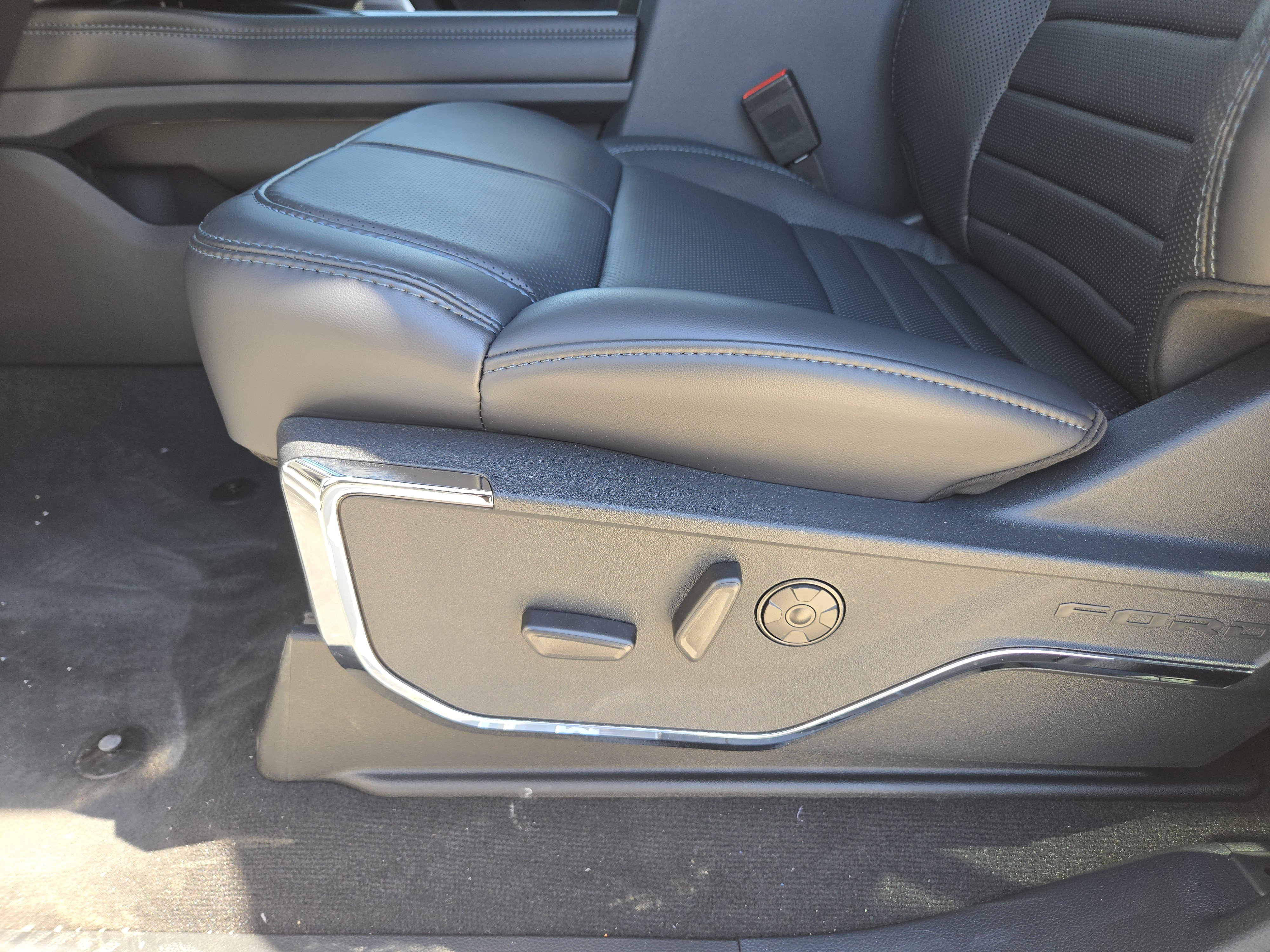 2026 Ford F-250 Platinum photo 17