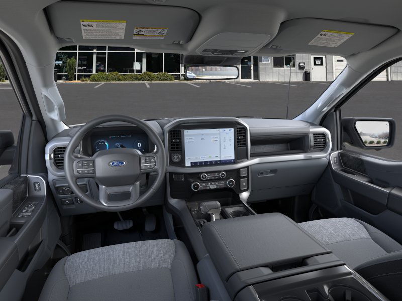2025 Ford F-150 Lightning XLT photo 9