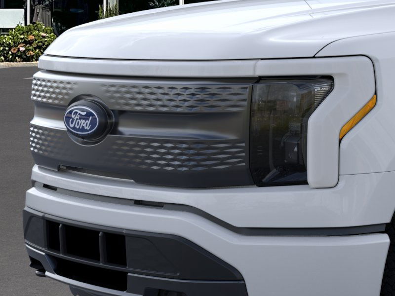 2025 Ford F-150 Lightning XLT photo 16