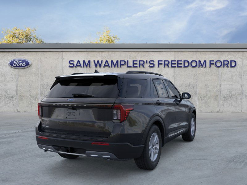 2025 Ford Explorer photo 4