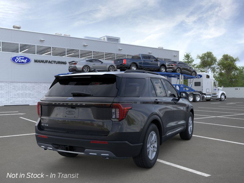 2025 Ford Explorer photo 4