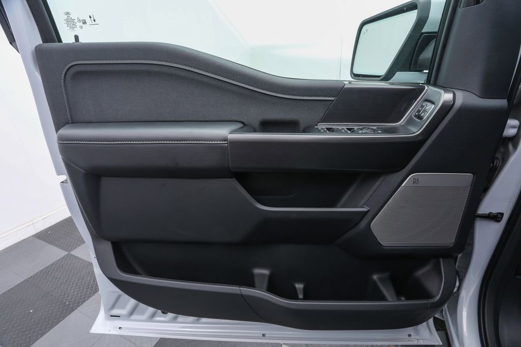 2025 Ford F-150 Lariat photo 8