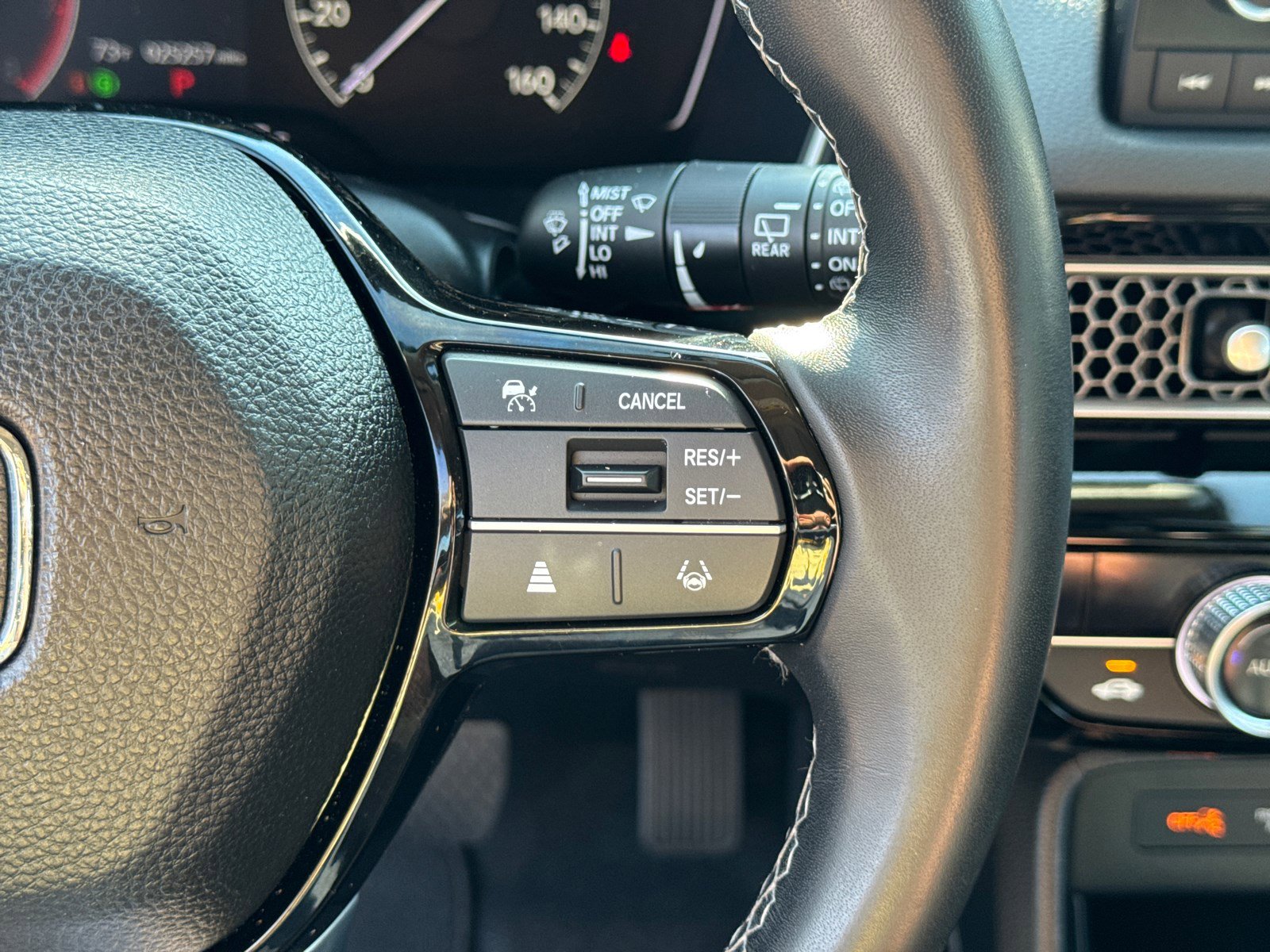 2024 Honda Civic Hatchback EX-L photo 18