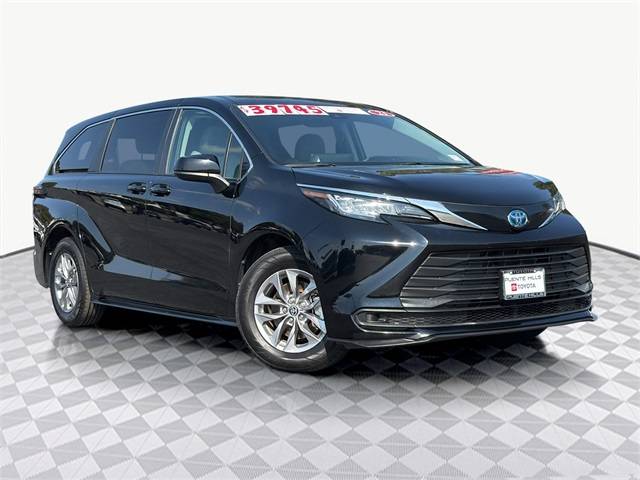 2023 Toyota Sienna LE