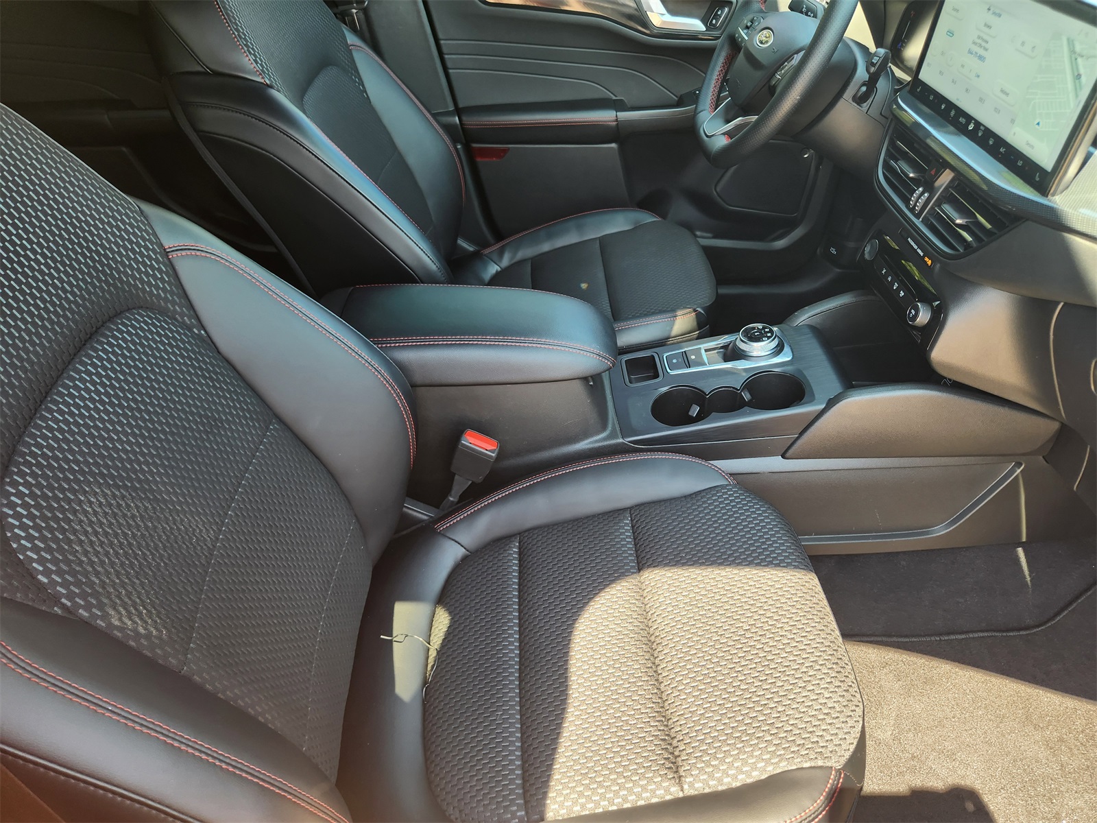 2024 Ford Escape ST-Line photo 11