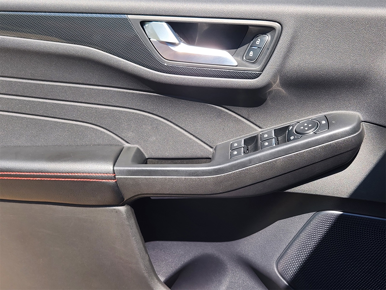2024 Ford Escape ST-Line photo 18