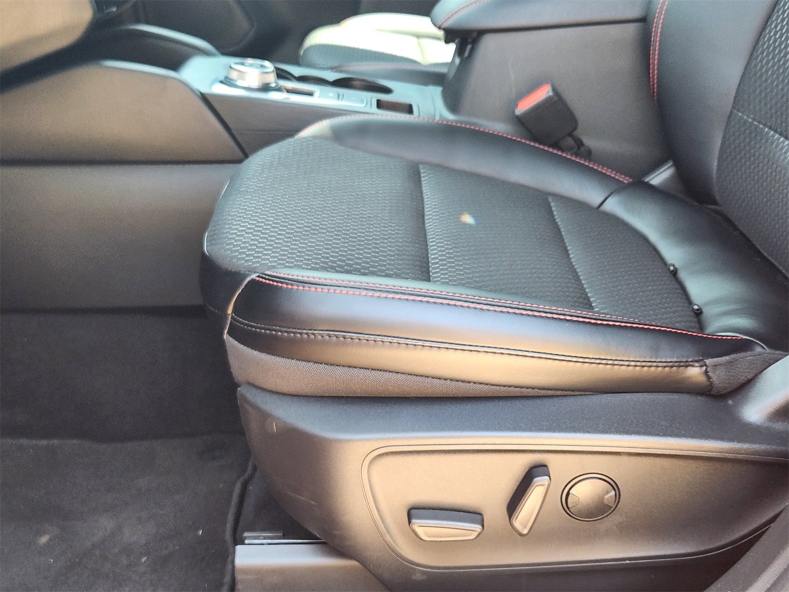 2024 Ford Escape ST-Line photo 19