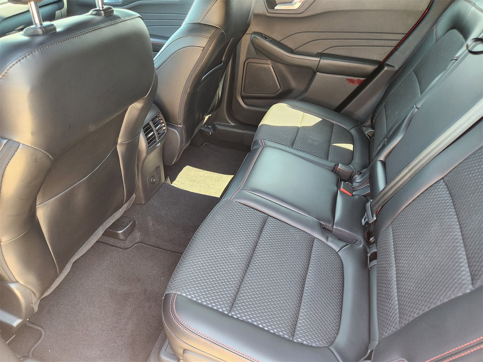 2024 Ford Escape ST-Line photo 24