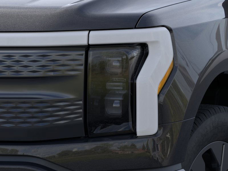 2025 Ford F-150 Lightning photo 16