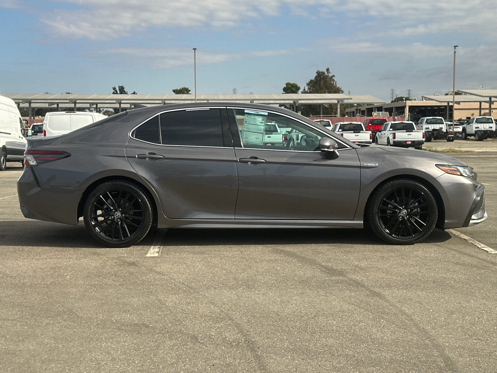 2021 Toyota Camry Hybrid XSE photo 2