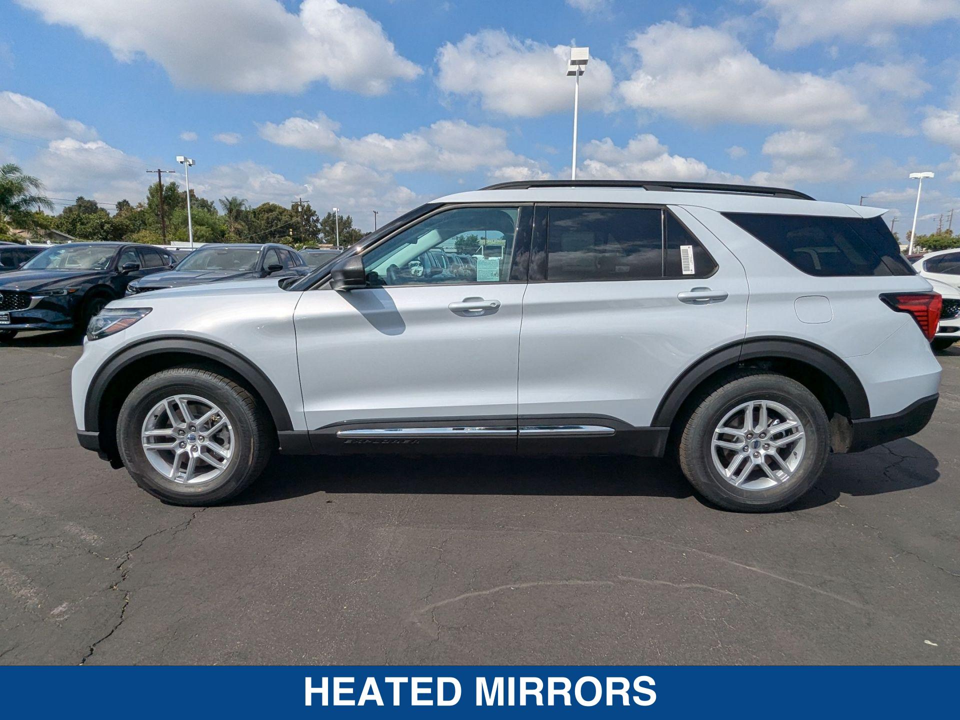 2025 Ford Explorer photo 5