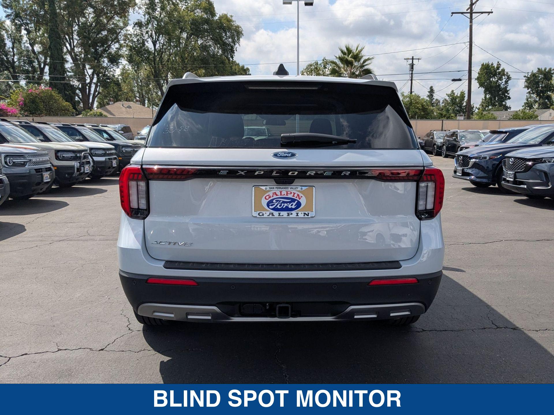 2025 Ford Explorer photo 7