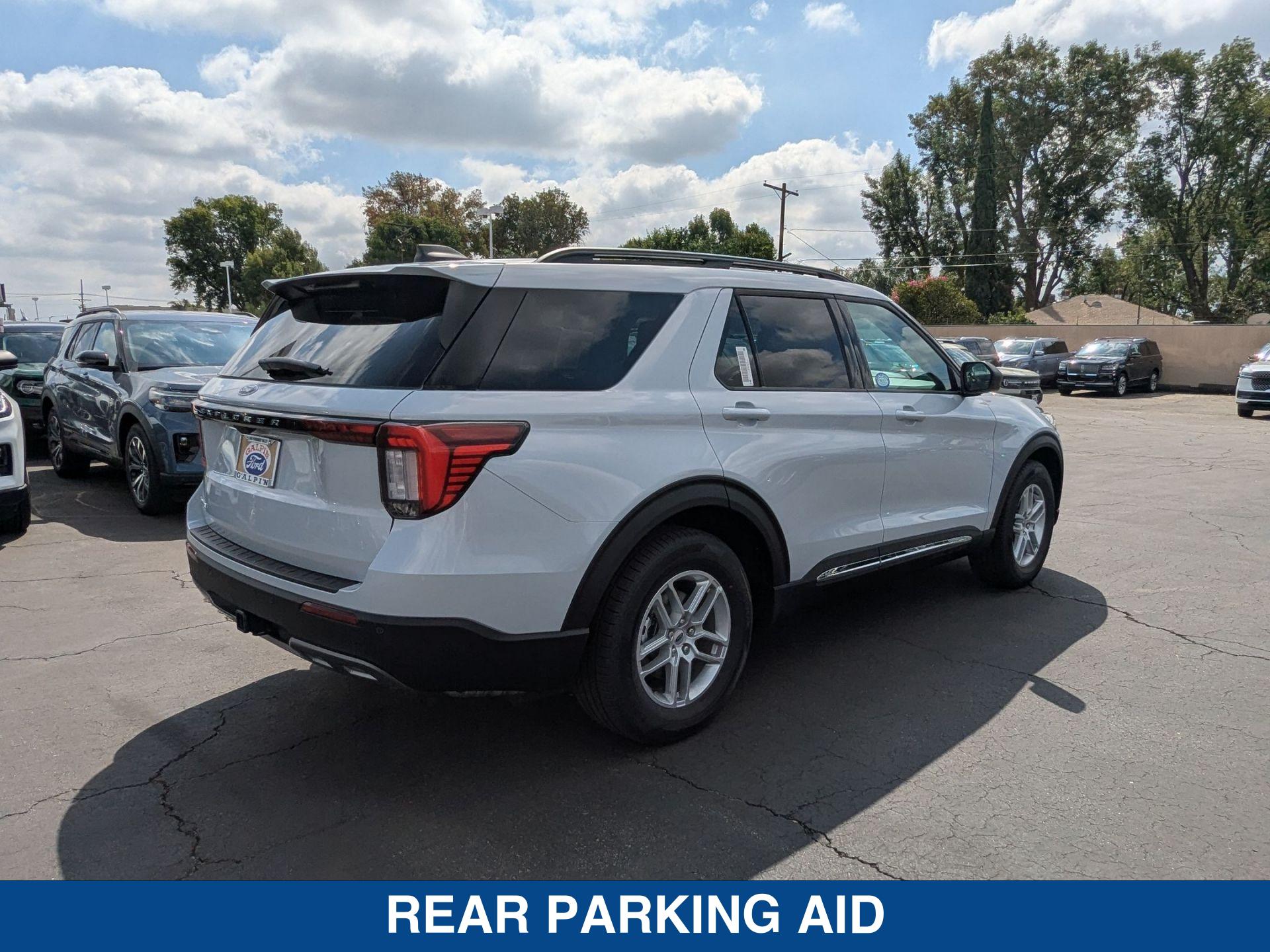 2025 Ford Explorer photo 8