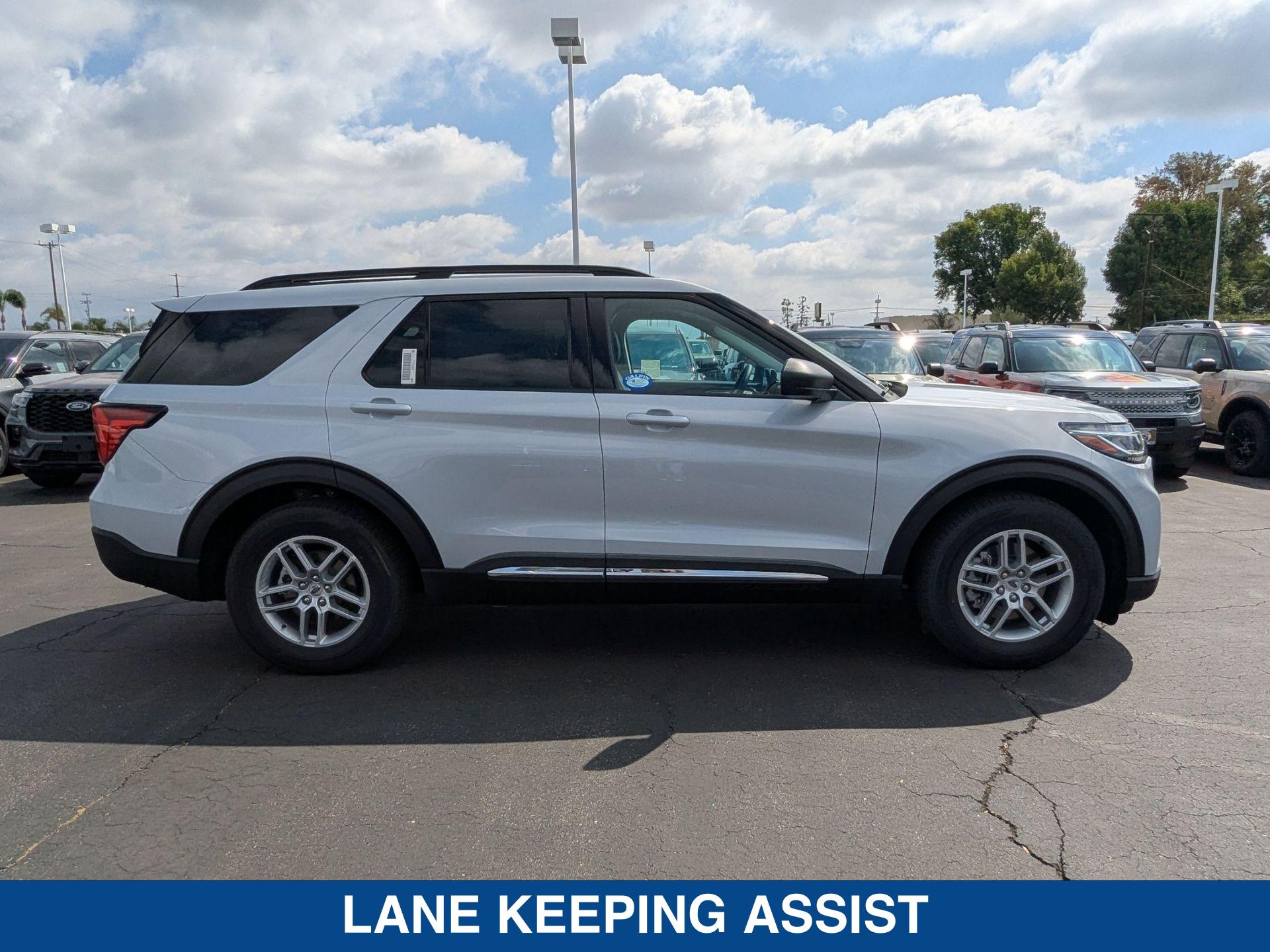 2025 Ford Explorer photo 9