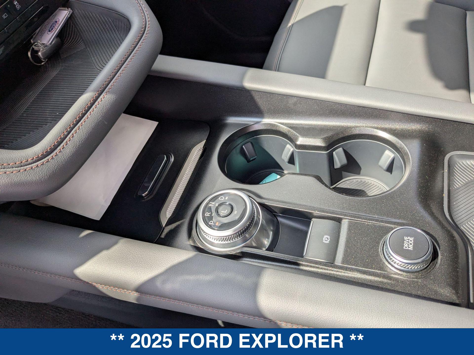 2025 Ford Explorer photo 17