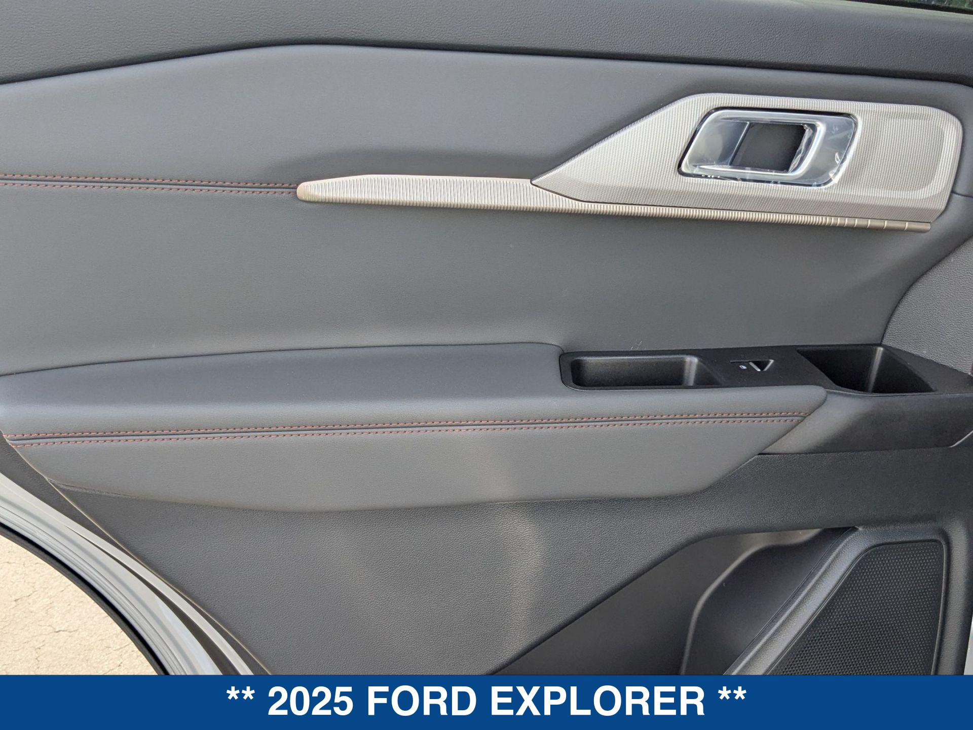 2025 Ford Explorer photo 19