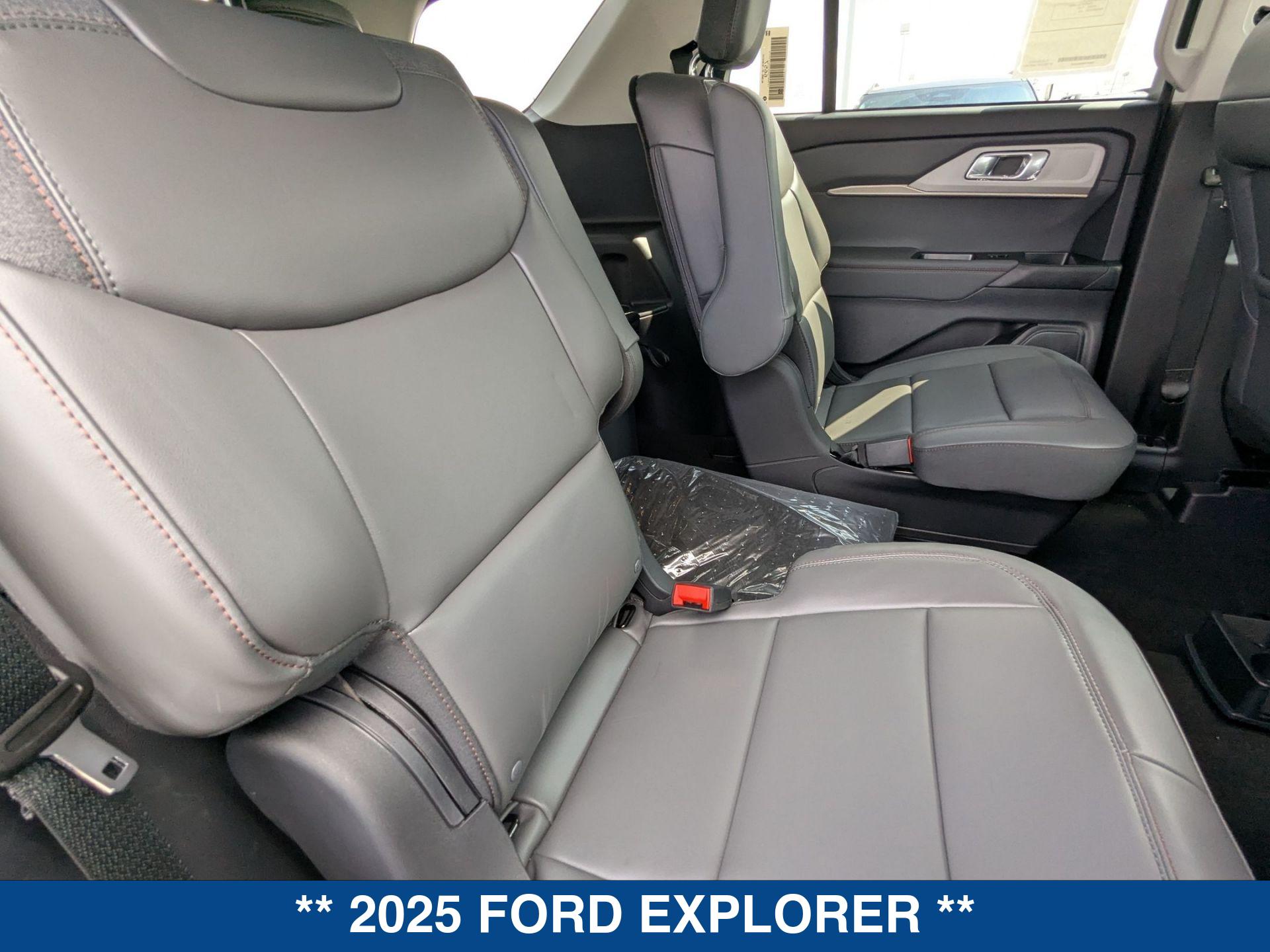 2025 Ford Explorer photo 20