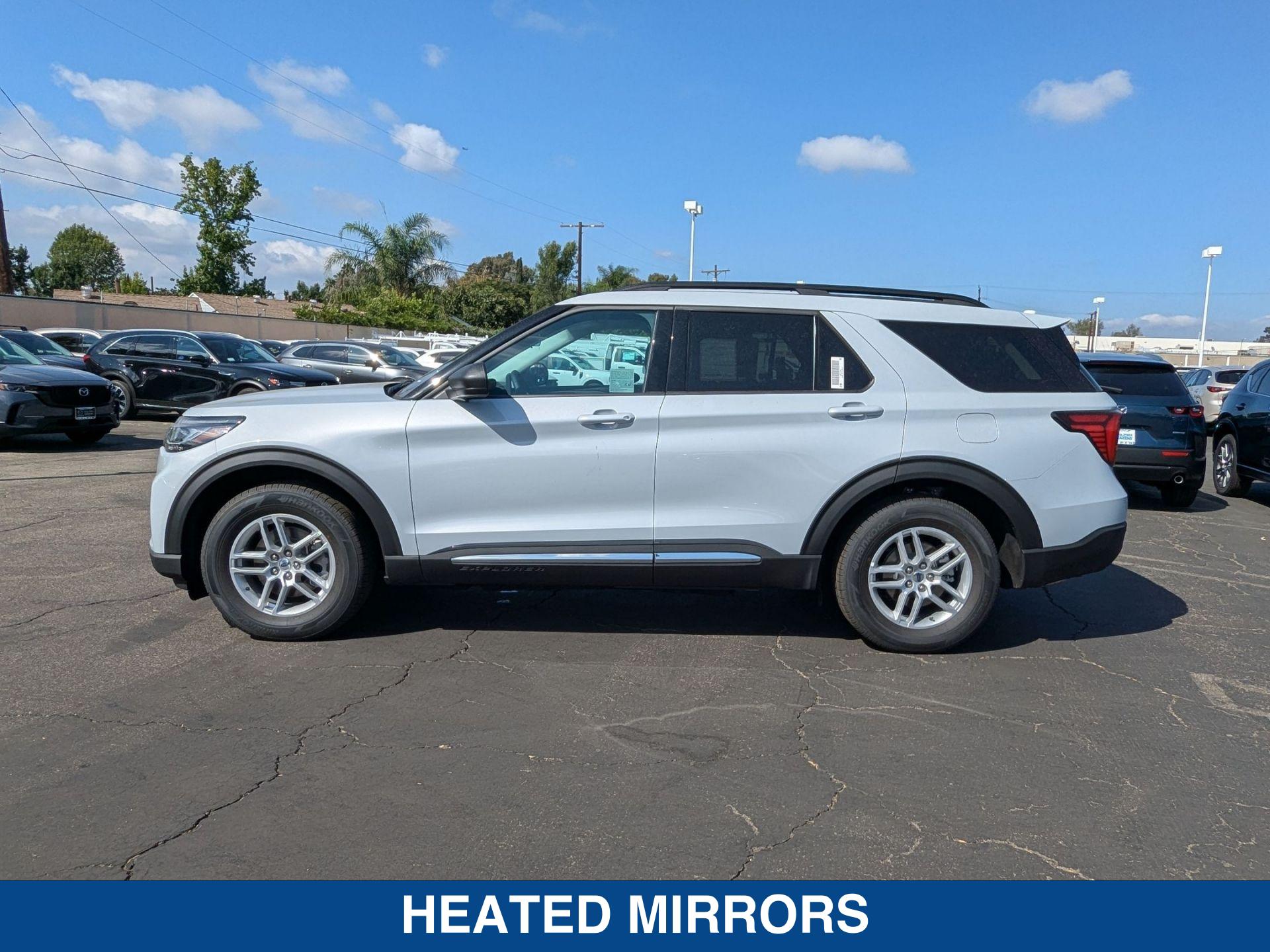 2025 Ford Explorer photo 5