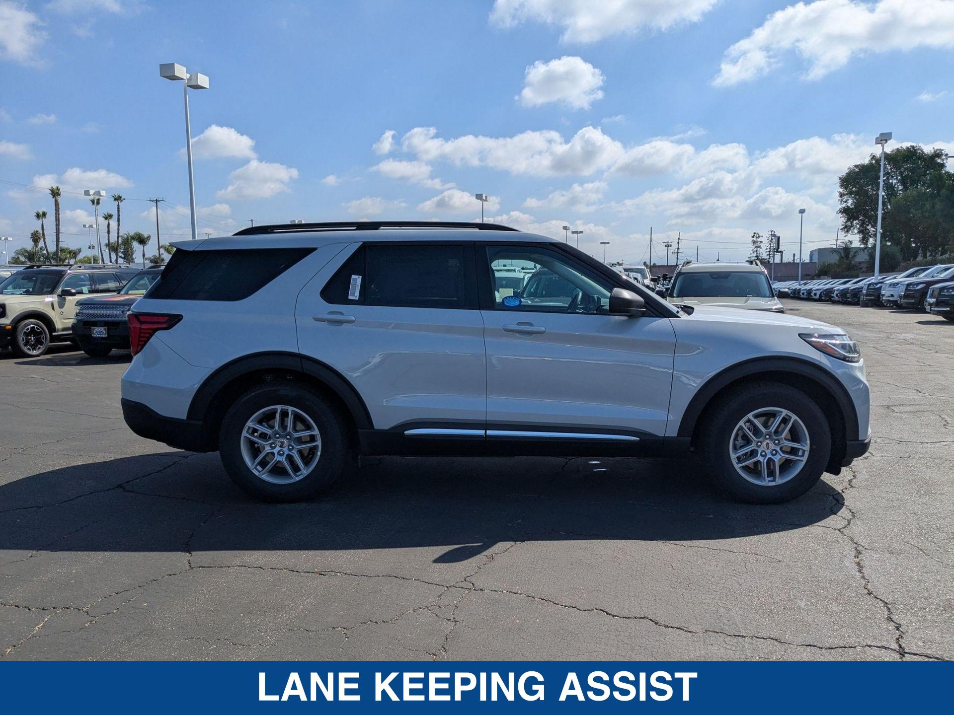 2025 Ford Explorer photo 9