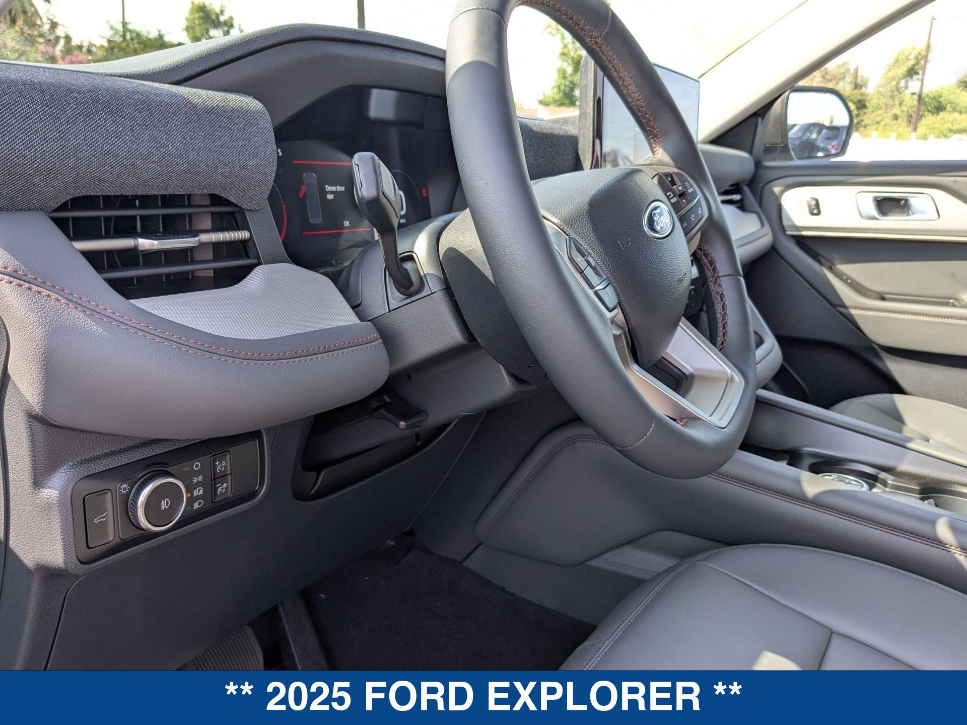2025 Ford Explorer photo 13