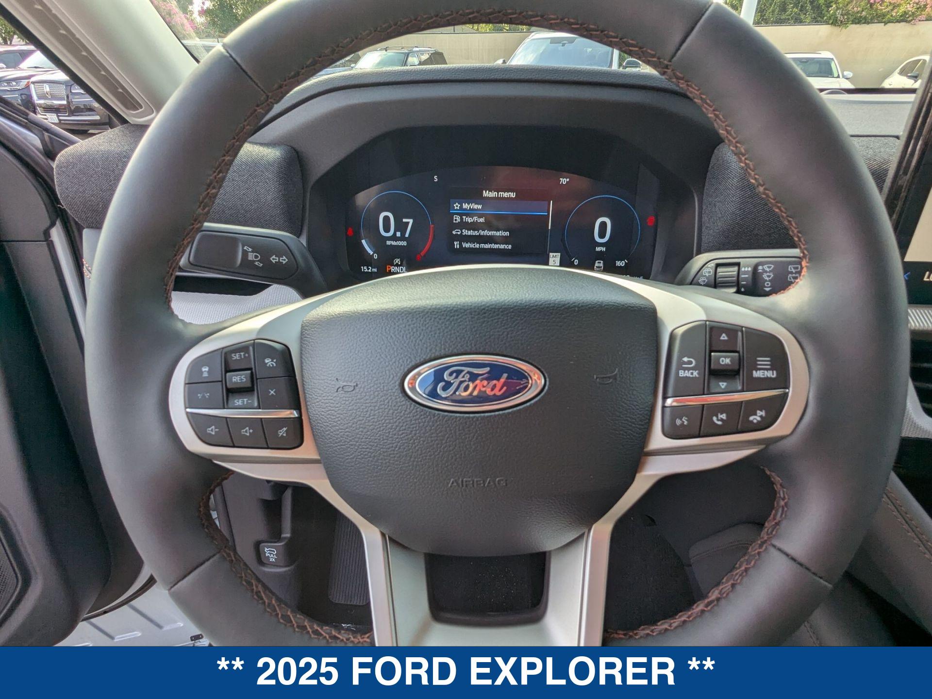 2025 Ford Explorer photo 16