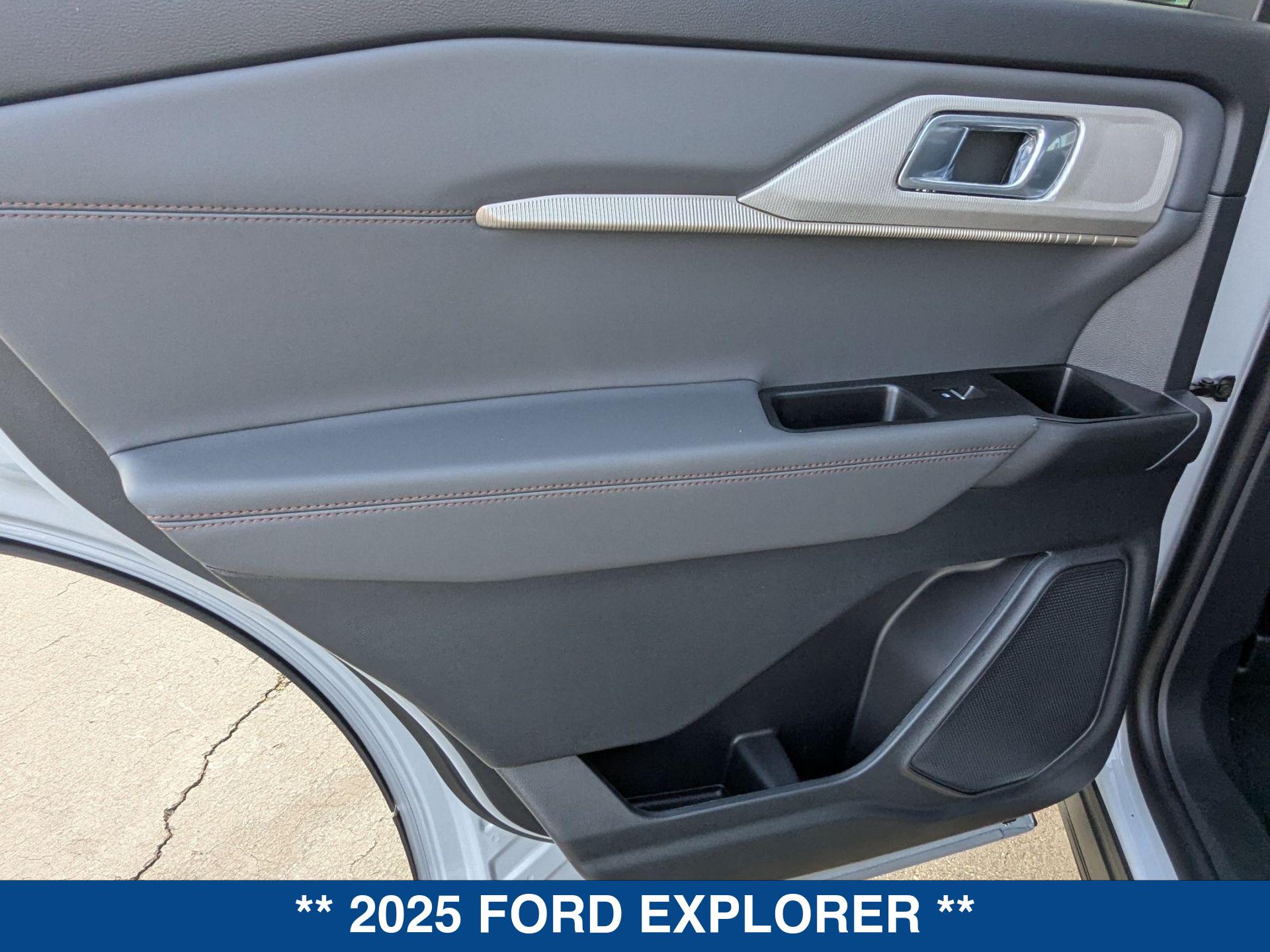 2025 Ford Explorer photo 18