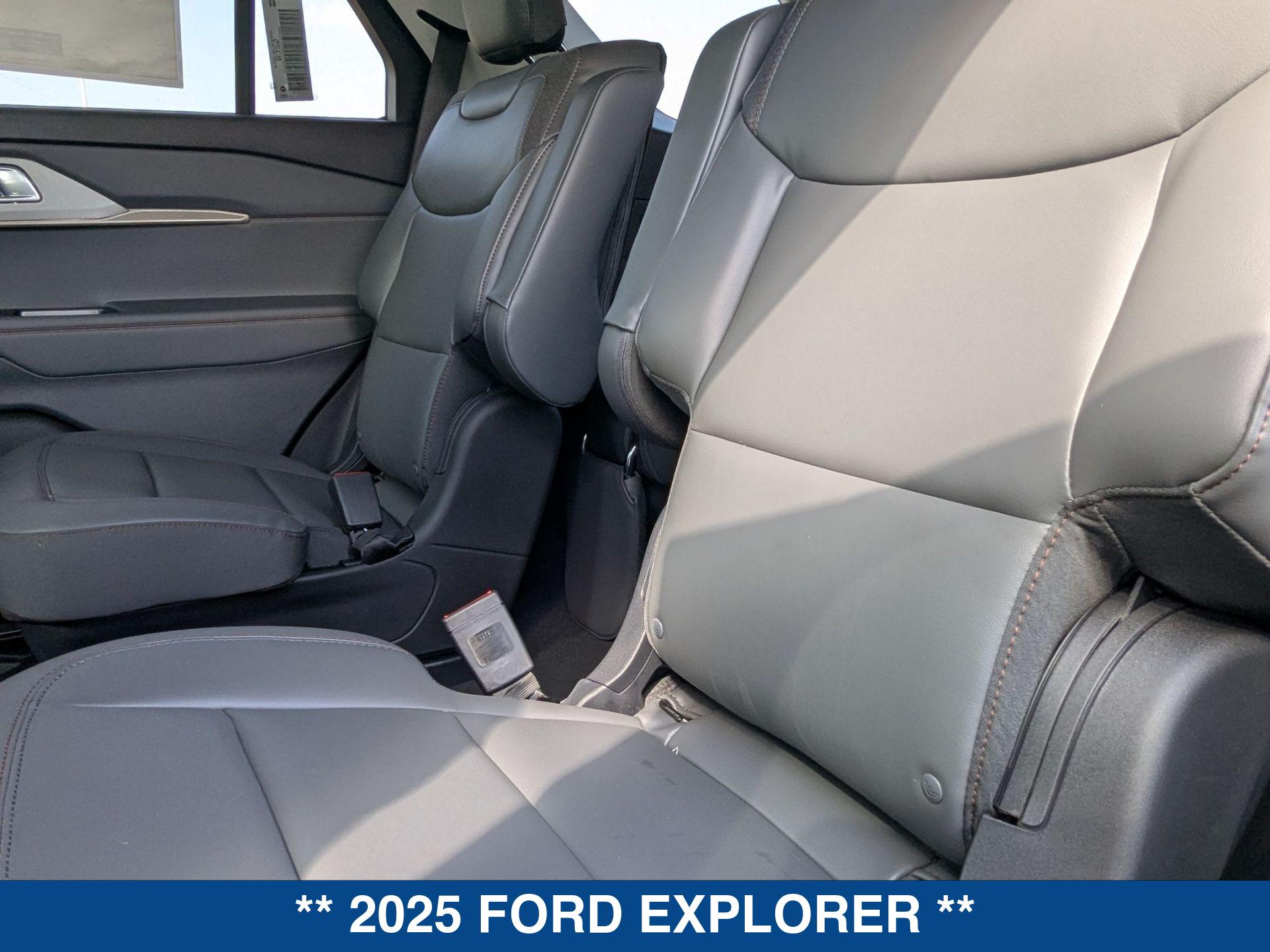 2025 Ford Explorer photo 19