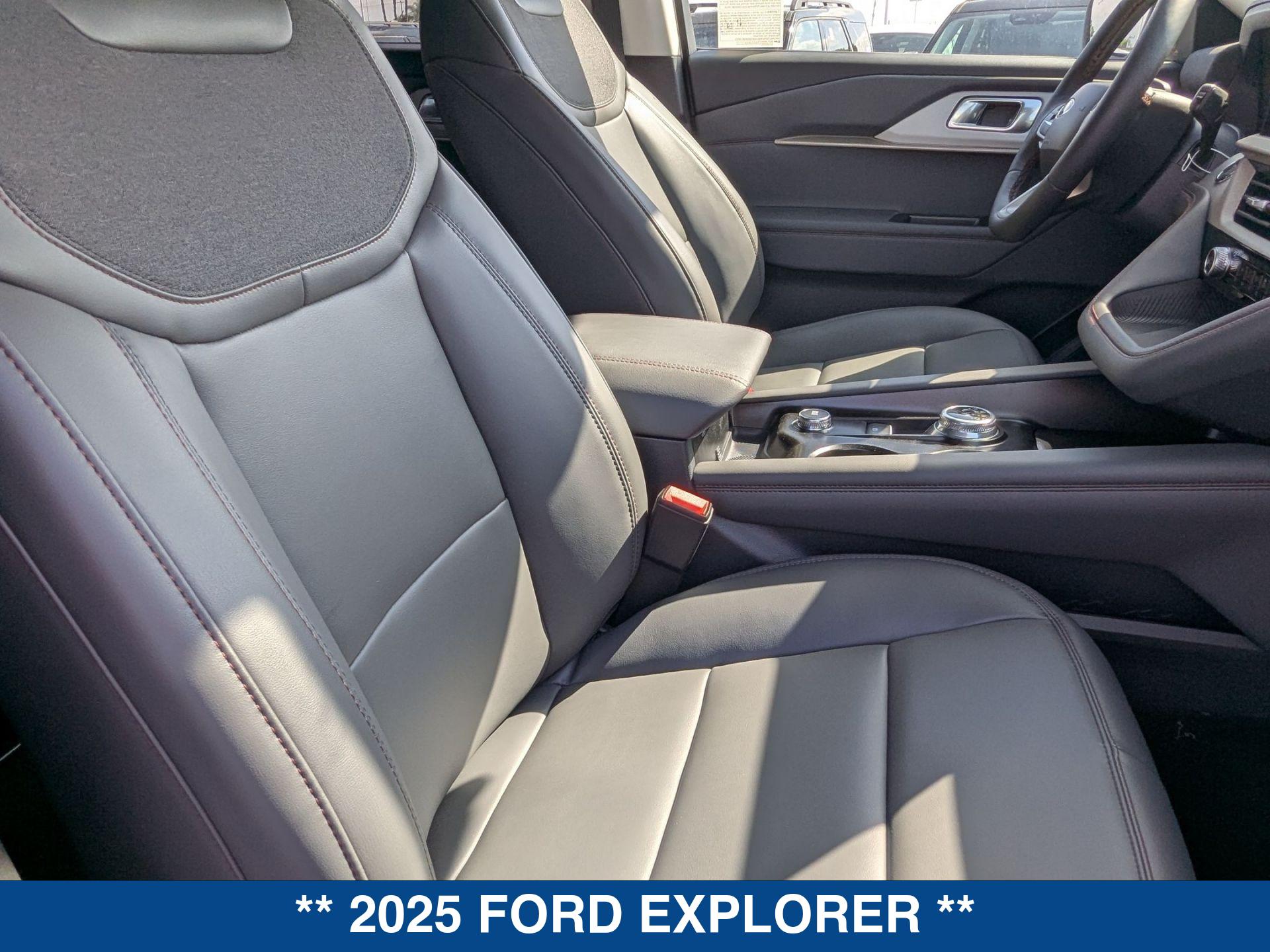 2025 Ford Explorer photo 22