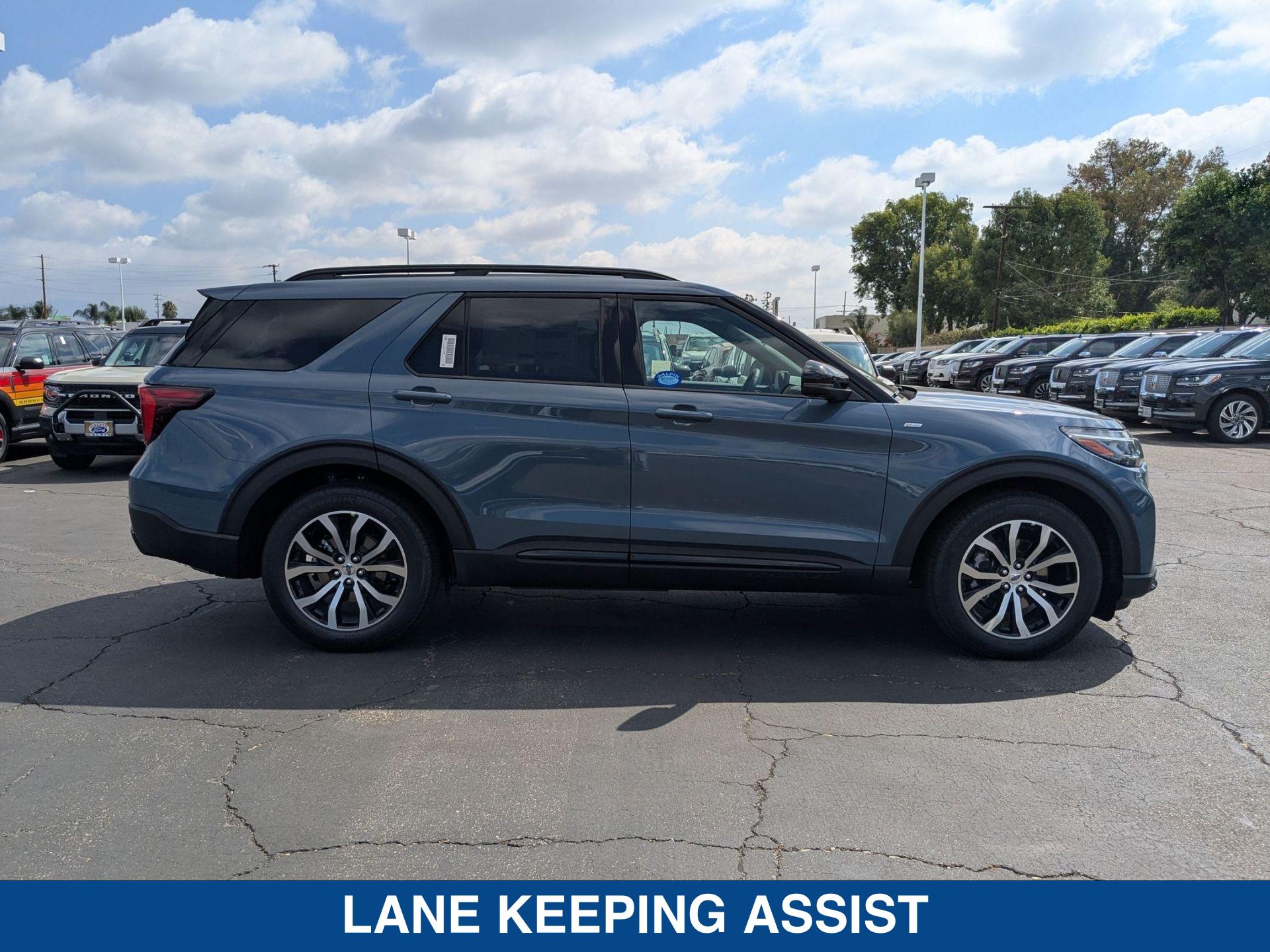 2025 Ford Explorer ST ST-Line photo 9