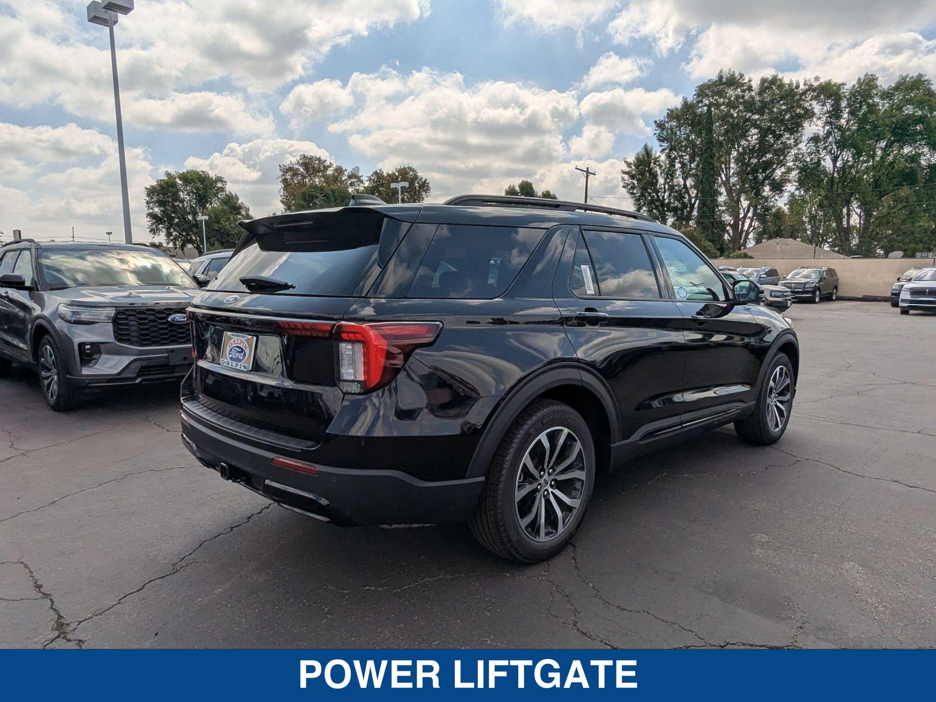2025 Ford Explorer ST ST-Line photo 8