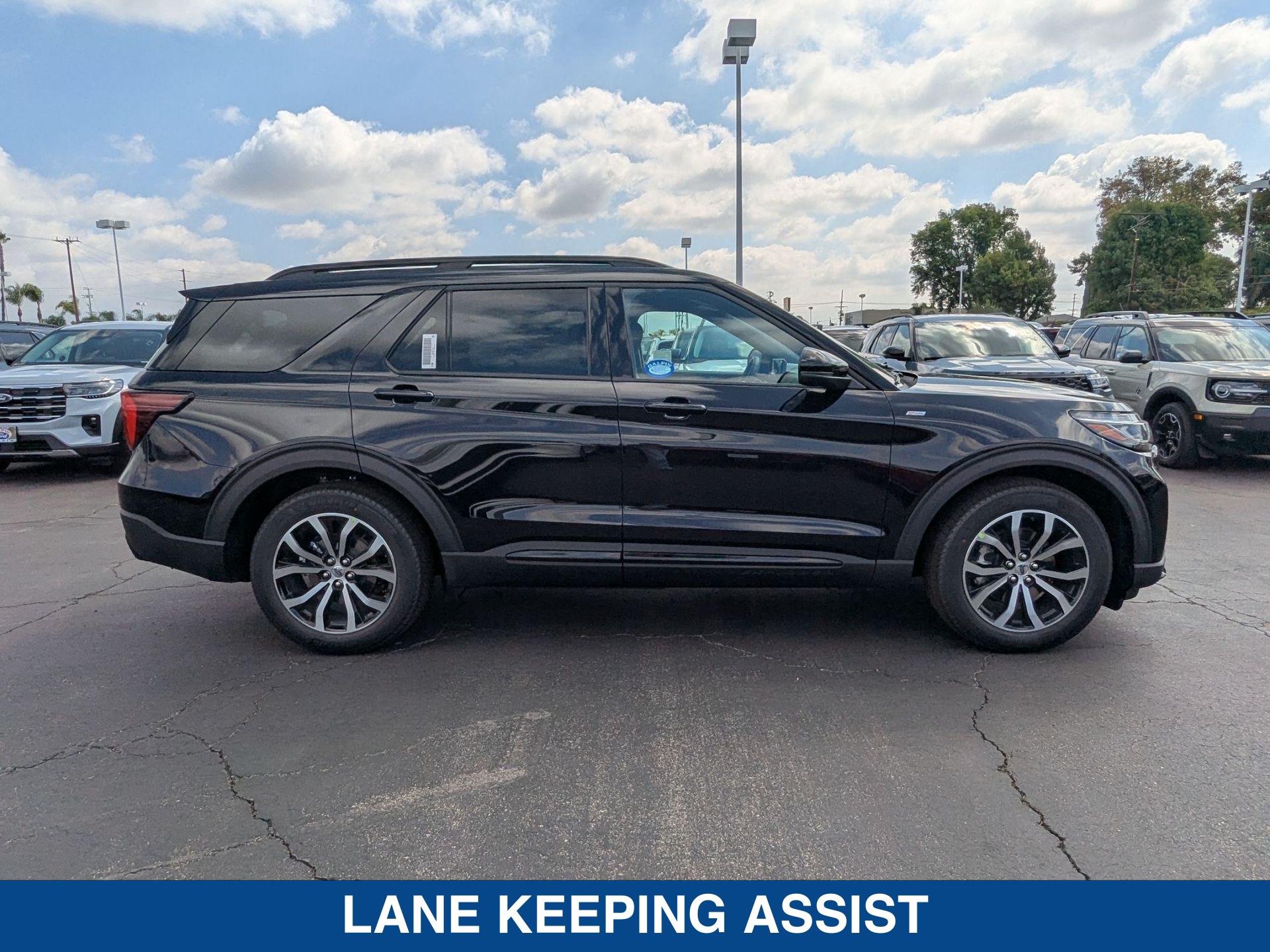 2025 Ford Explorer ST ST-Line photo 9