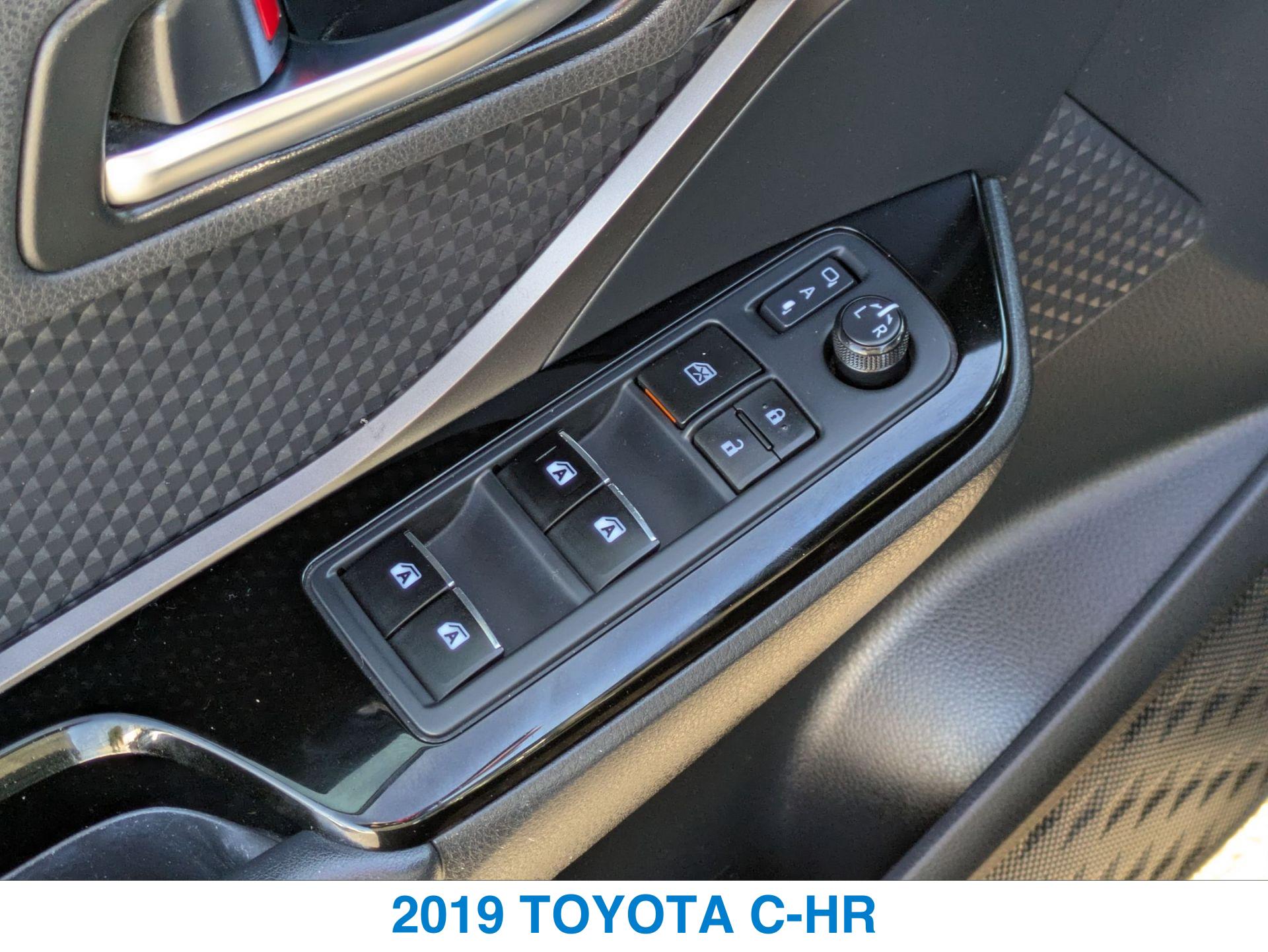 2019 Toyota C-HR XLE photo 10