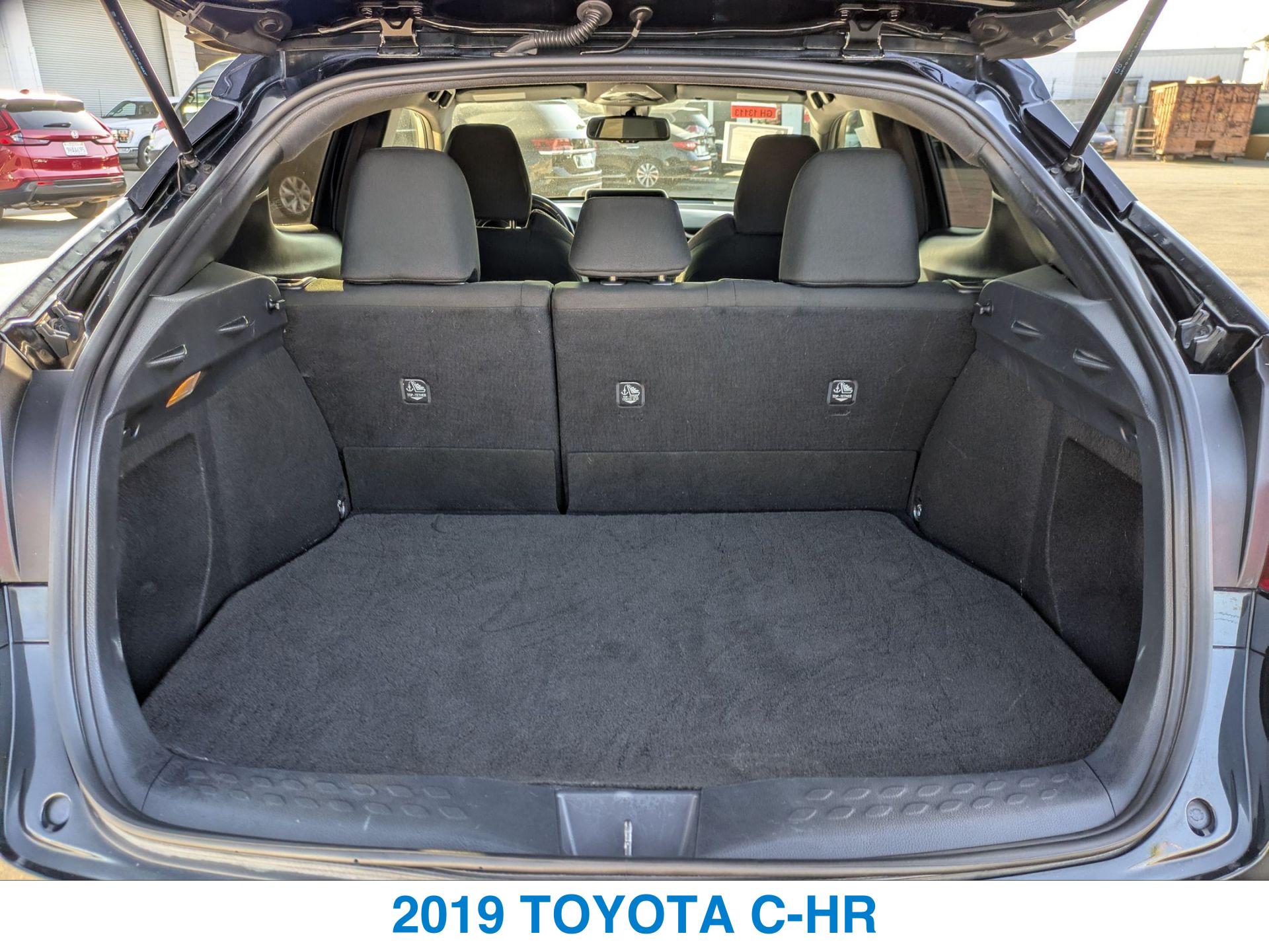 2019 Toyota C-HR XLE photo 20